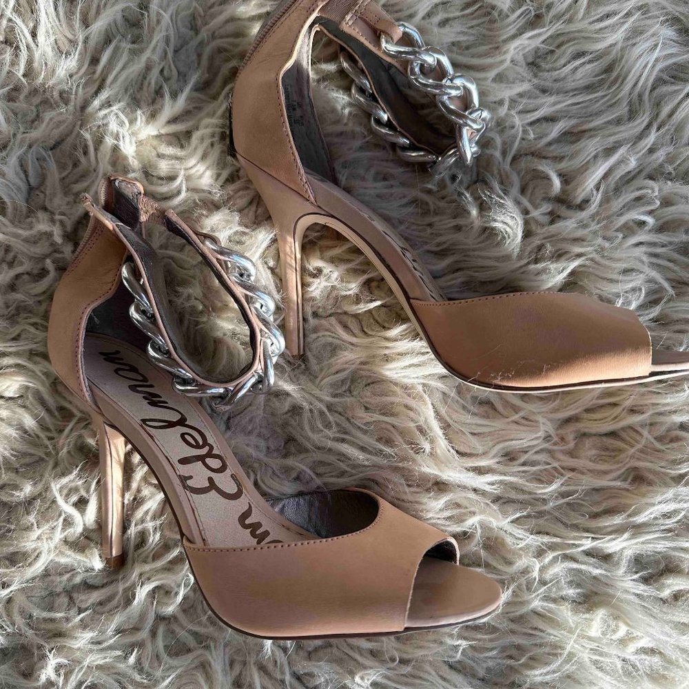 Sam Edelman Tan "Annette" Heels with Metal Chain